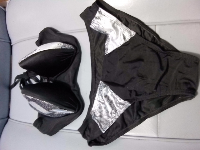 black padded 2piece sundföt image